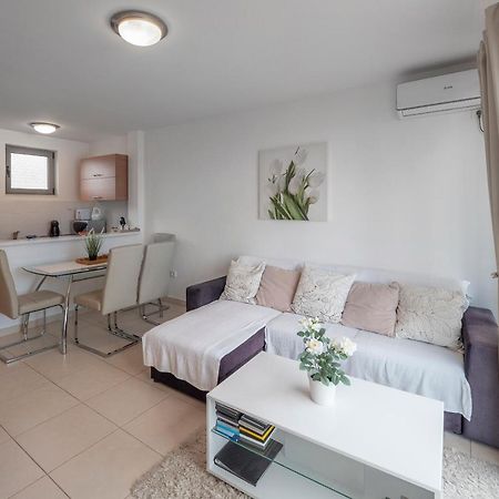 Sea View Two Bedroom Family Apartment With Pool - Sunset Ivanovici เบชิชิ ภายนอก รูปภาพ