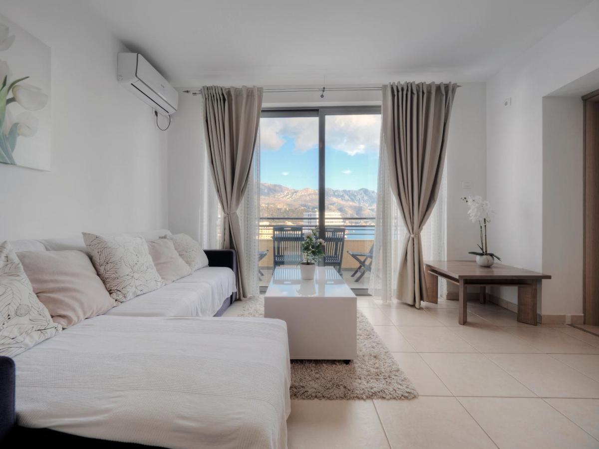 Sea View Two Bedroom Family Apartment With Pool - Sunset Ivanovici เบชิชิ ภายนอก รูปภาพ