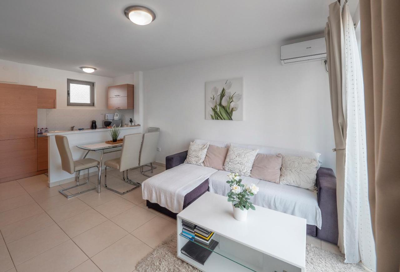 Sea View Two Bedroom Family Apartment With Pool - Sunset Ivanovici เบชิชิ ภายนอก รูปภาพ